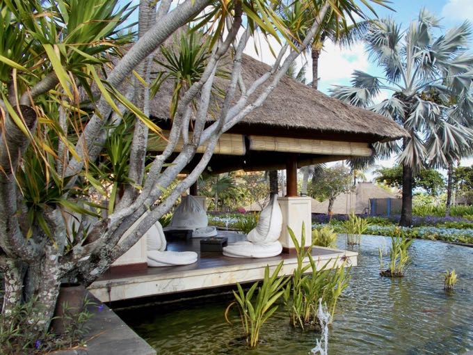 The grounds feature plenty of places to relax.