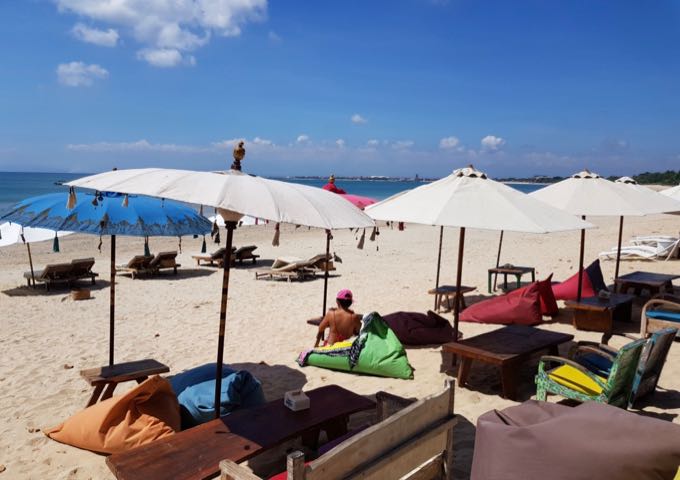 Within walking distance are several seafood cafes offering food on the beach.