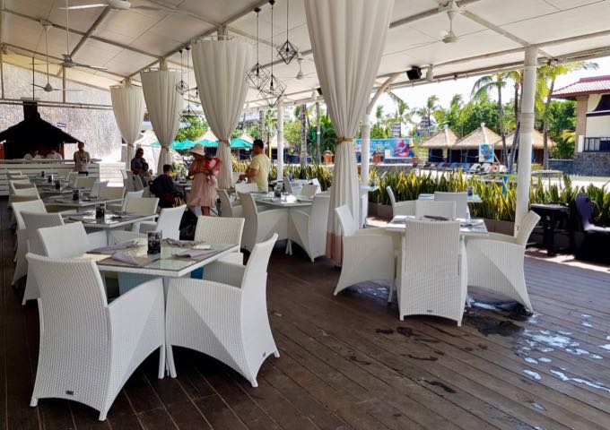 The Splash Bistro by the pool is known for its pastas, pizzas, and cocktails.