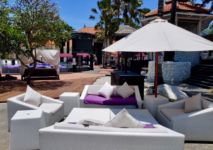 Agendaz Beach Club is accessible via the beachside path.