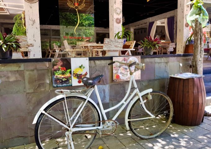 Verdant Organic & True Food Kitchen is known for its healthy menu.