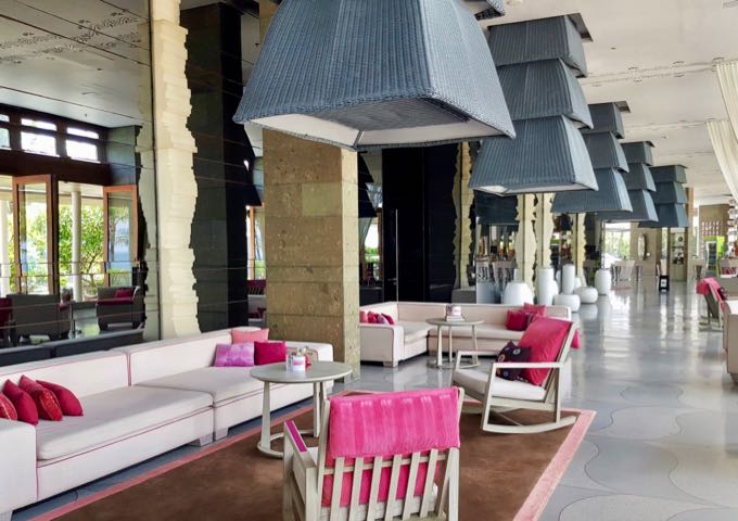 W Lounge in the lobby is very popular.