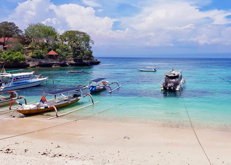 Beach hotels in Nusa Lembongan.