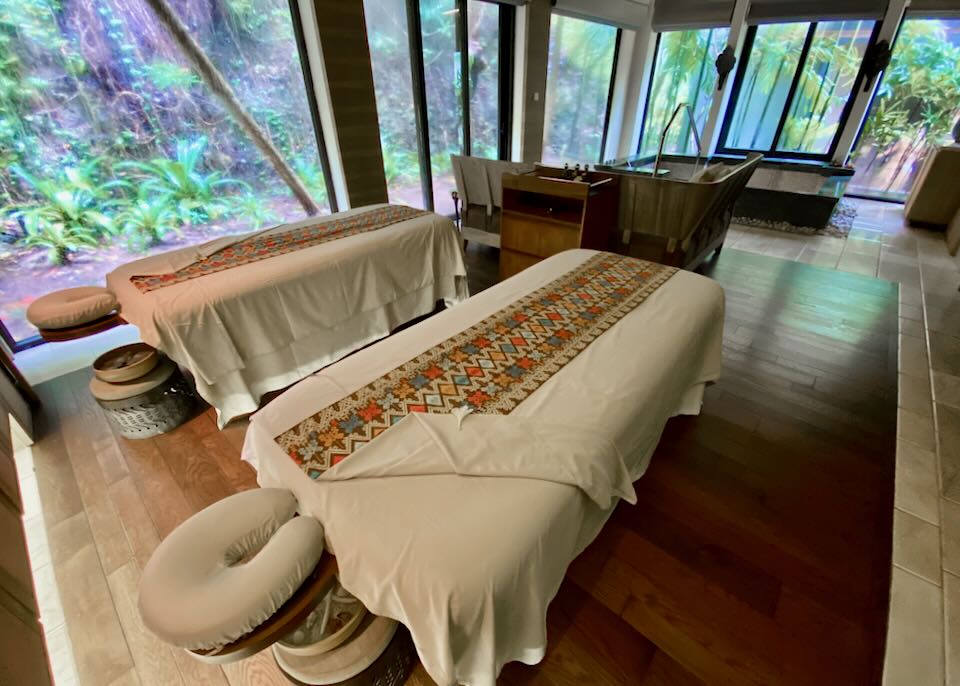 Two massage tables in a room with jacuzzi.