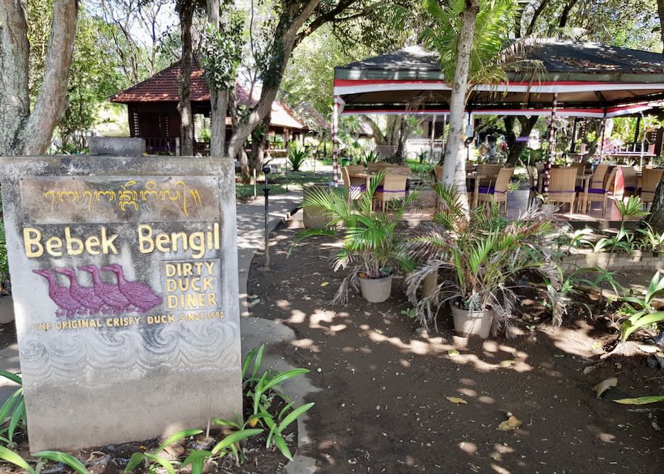 A sign that reads Bebek Bengil.