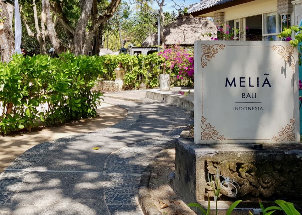 The sign "Meliá" stands at the entrance.