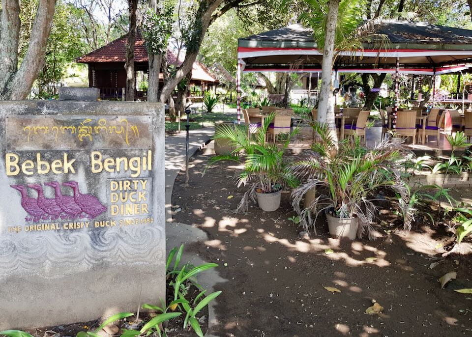A cement sign reads Bebek Bengil Dirty Duck Diner.