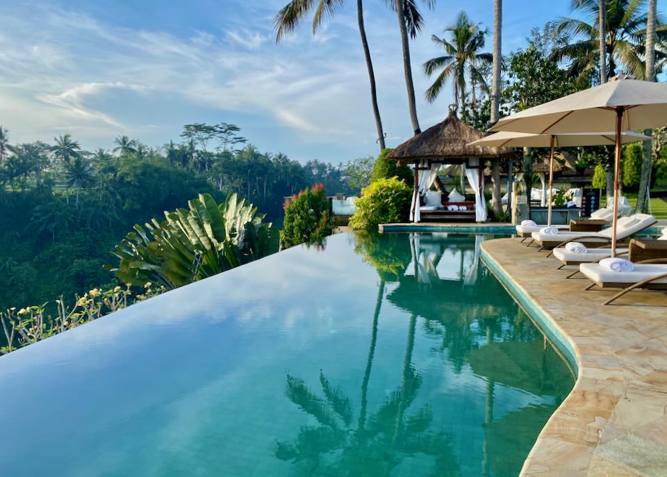 An infinity pool overlooks the jungle.